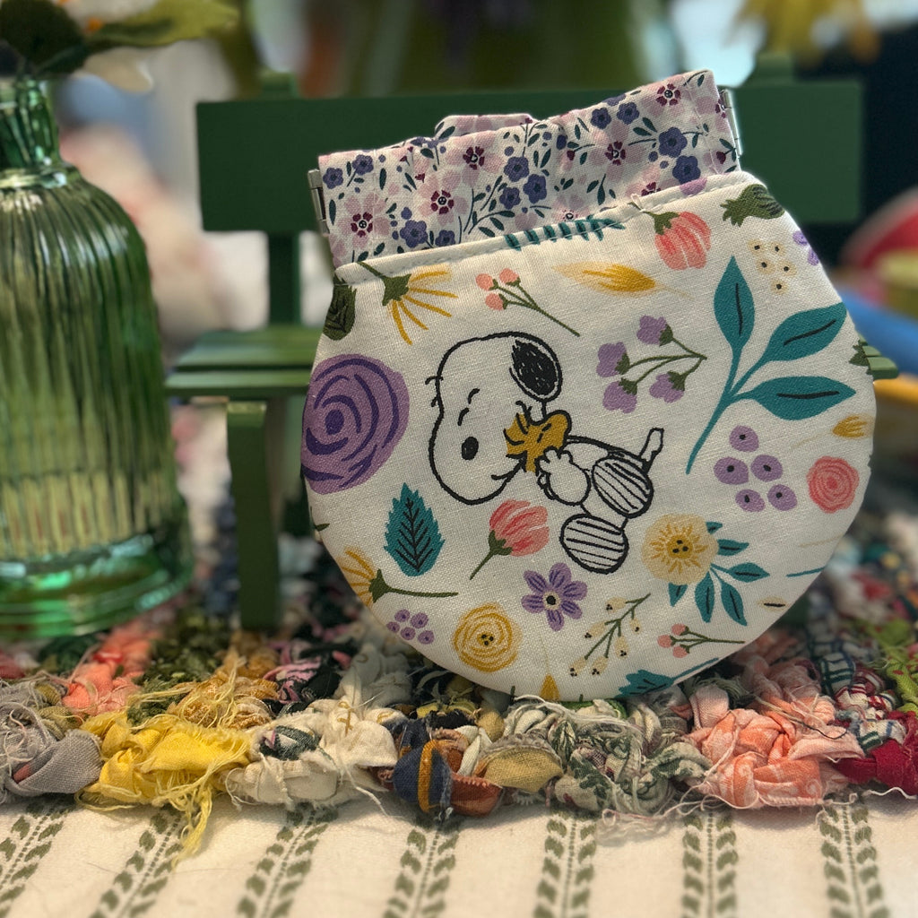 Kiss Clasp Pouch - Charlie Brown Party