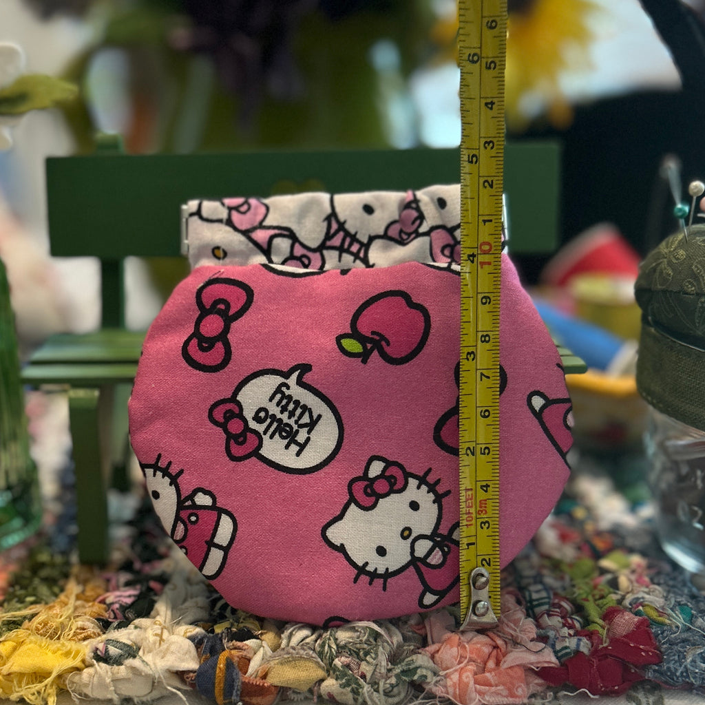 Kiss Clasp Pouch - Hello Kitty Pink