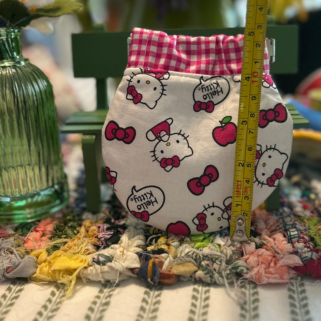 Kiss Clasp Pouch - Hello Kitty White