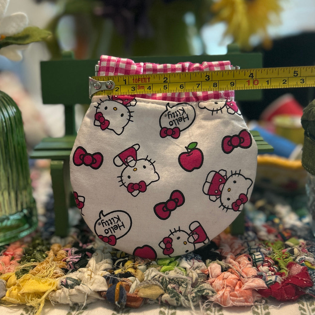 Kiss Clasp Pouch - Hello Kitty White