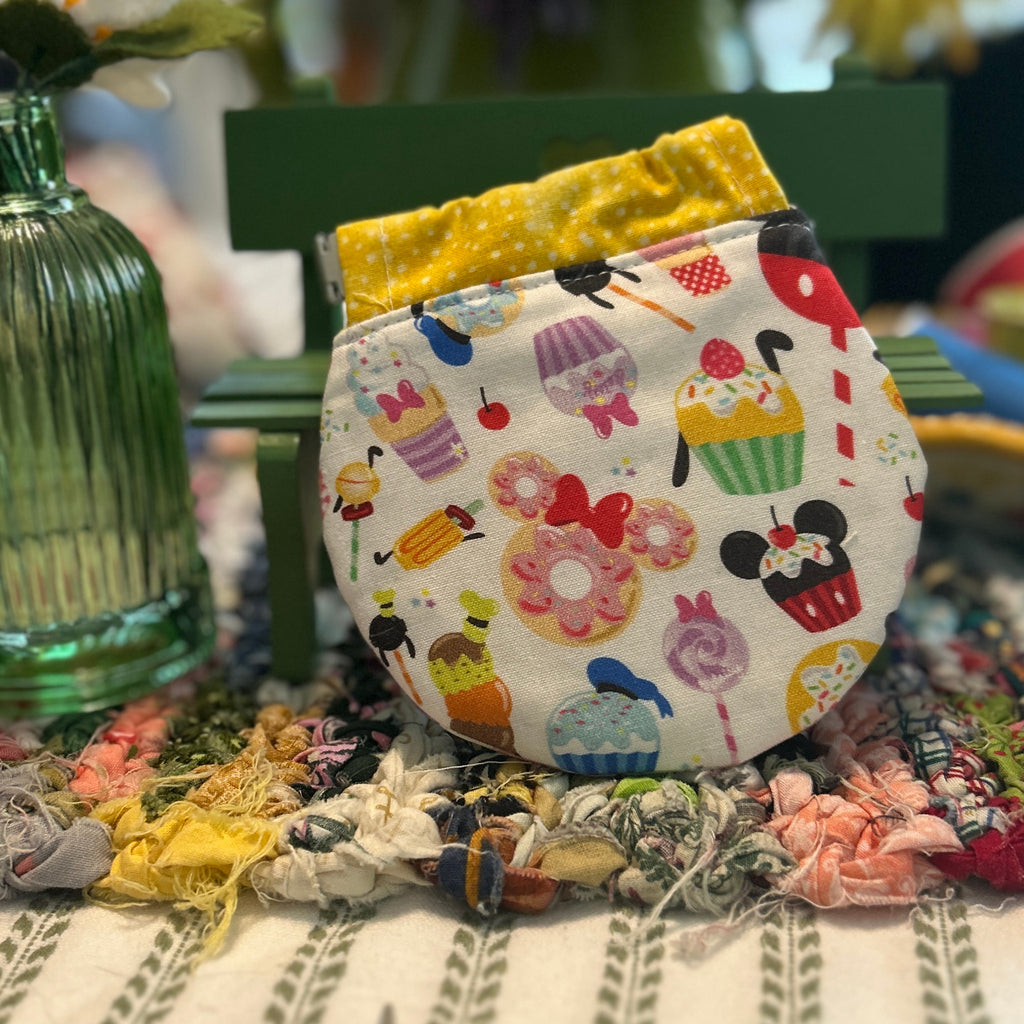Kiss Clasp Pouch - Mickey Party